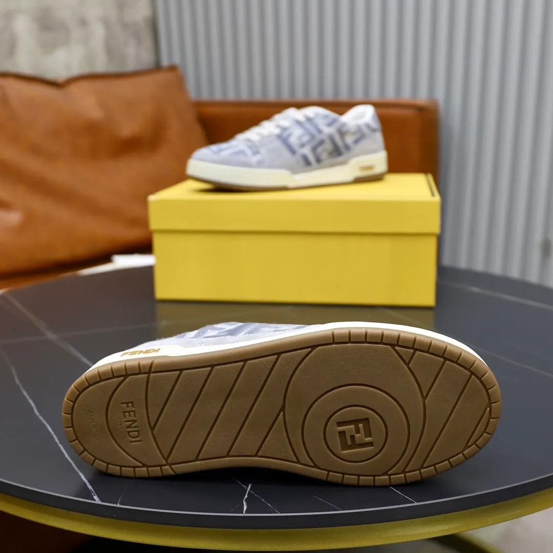 Ex-factory price: 580🔥Couple model (top original order) Brand: FENDI Size: 35-44 (customized for men 38 and 45) Grade: original order quality high version Material: imported original cowhide stitching➕ high-quality and comfortable lining original TPU lightweight non-slip outsole Style category: travel fashion casual shoes versatile trend